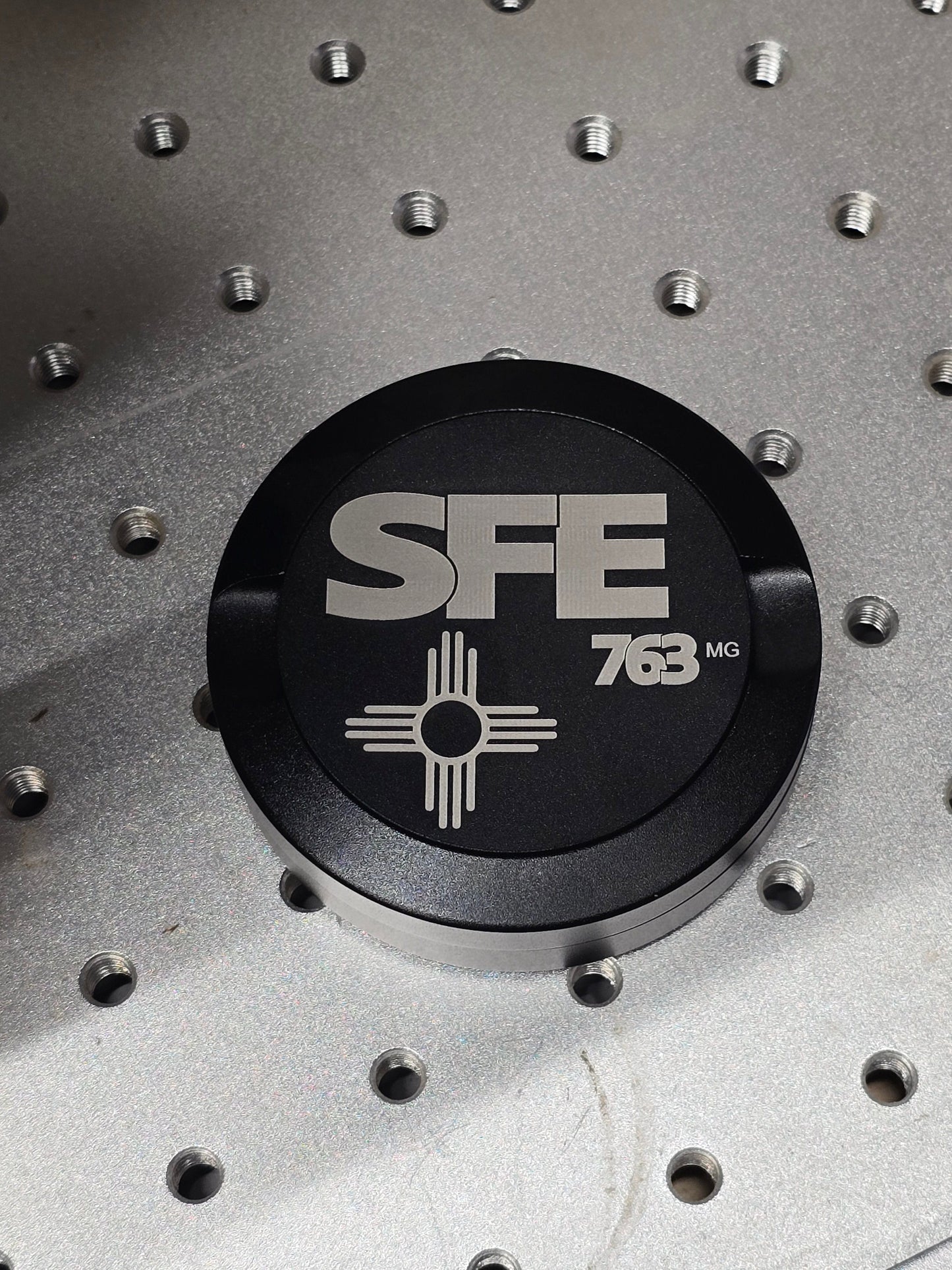 Sleek Aluminum Can for Nicotine and Caffeine Pouches - Stylish & Durable Storage